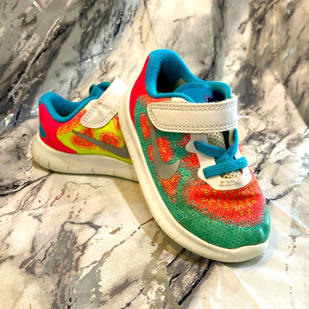 Toddler girl Nike’s GUC